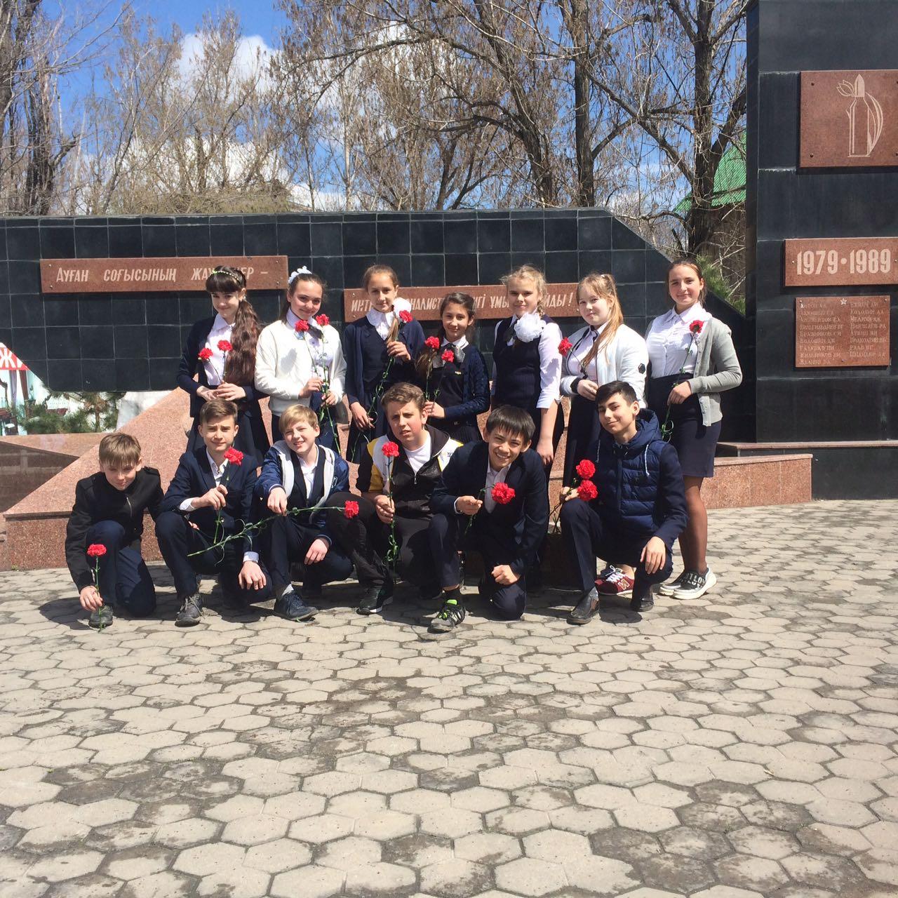 Классный час   "Мы берегем памятники"